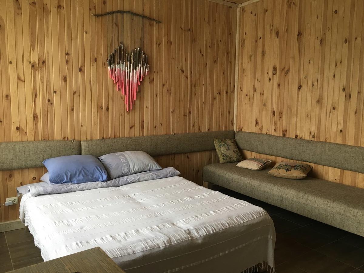 Baron Munchausen Guest House Kamjanets-Podilskyi Eksteriør billede