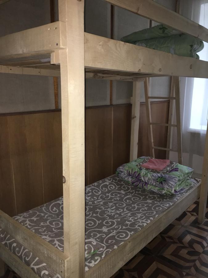 Baron Munchausen Guest House Kamjanets-Podilskyi Eksteriør billede